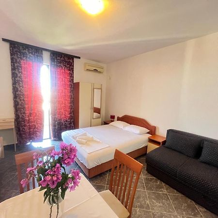 Apartments Radosevic ウルツィニ エクステリア 写真