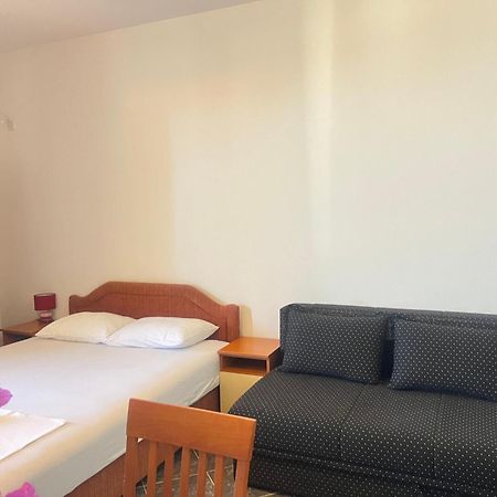 Apartments Radosevic ウルツィニ エクステリア 写真