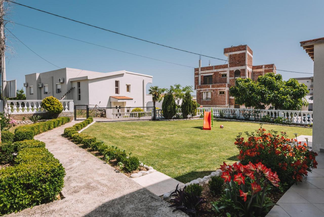 Apartments Radosevic ウルツィニ エクステリア 写真