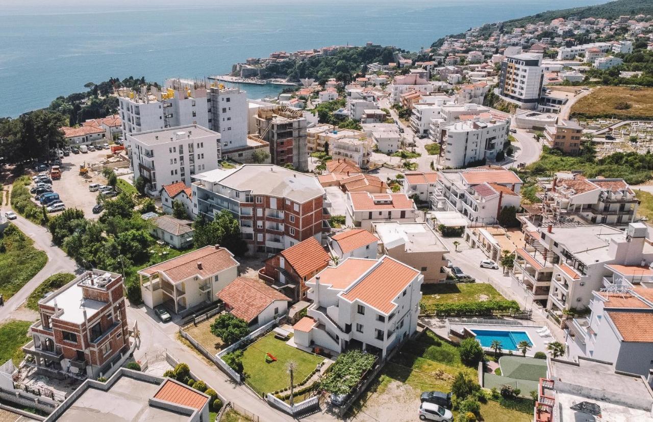 Apartments Radosevic ウルツィニ エクステリア 写真