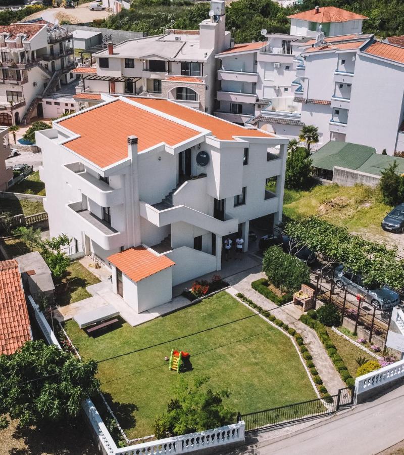 Apartments Radosevic ウルツィニ エクステリア 写真