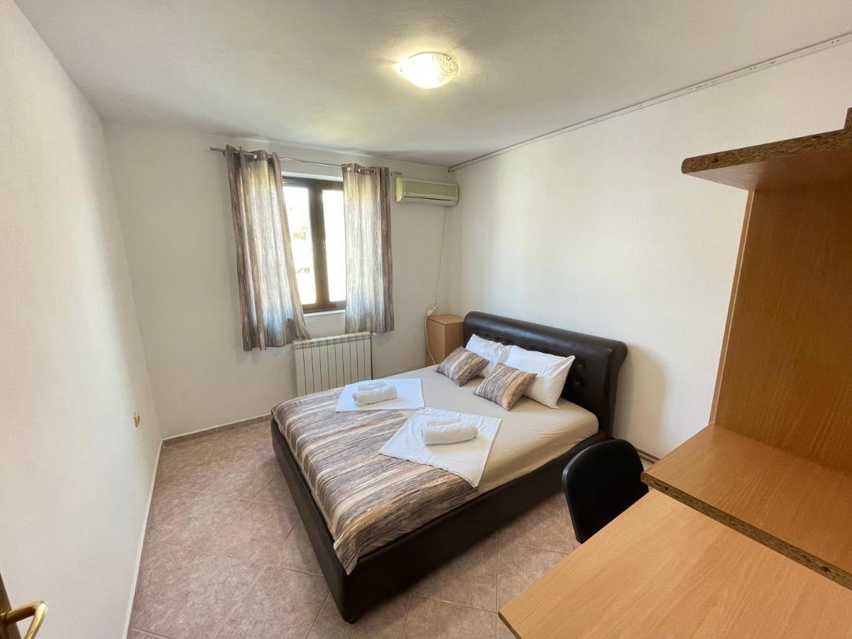 Apartments Radosevic ウルツィニ エクステリア 写真