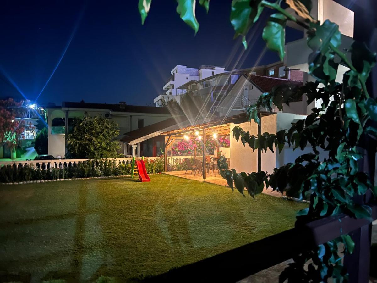 Apartments Radosevic ウルツィニ エクステリア 写真