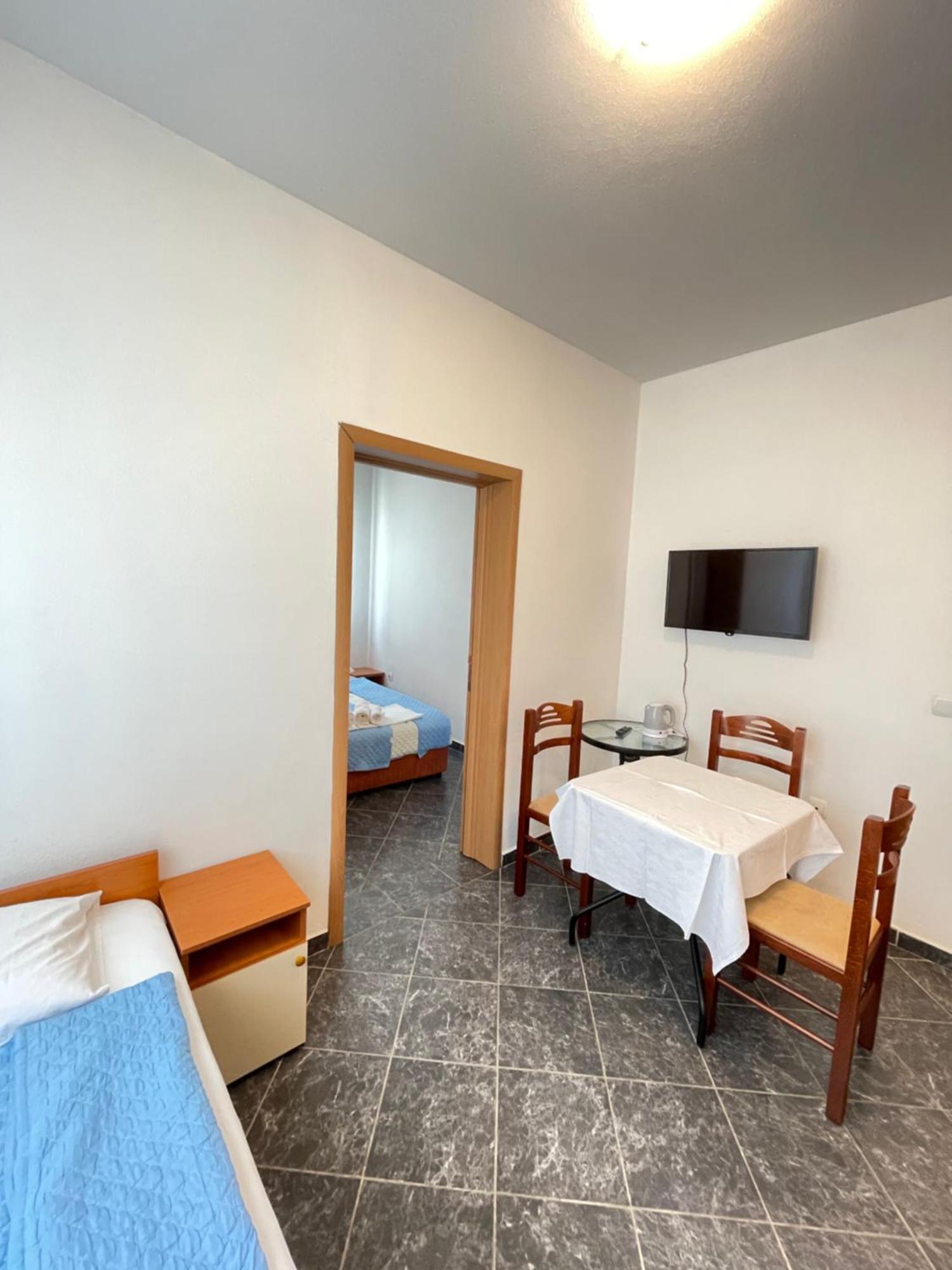 Apartments Radosevic ウルツィニ 部屋 写真