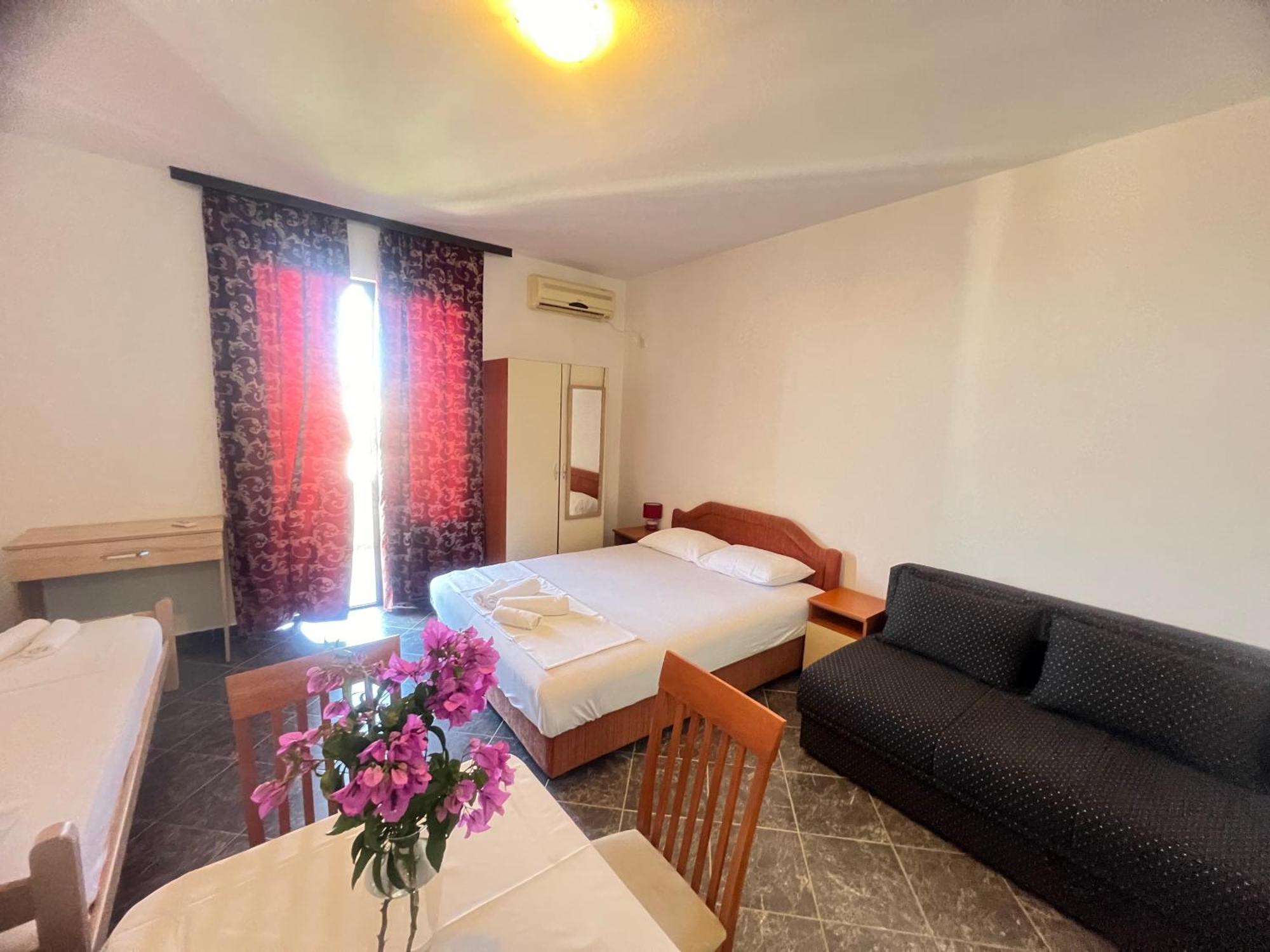 Apartments Radosevic ウルツィニ エクステリア 写真