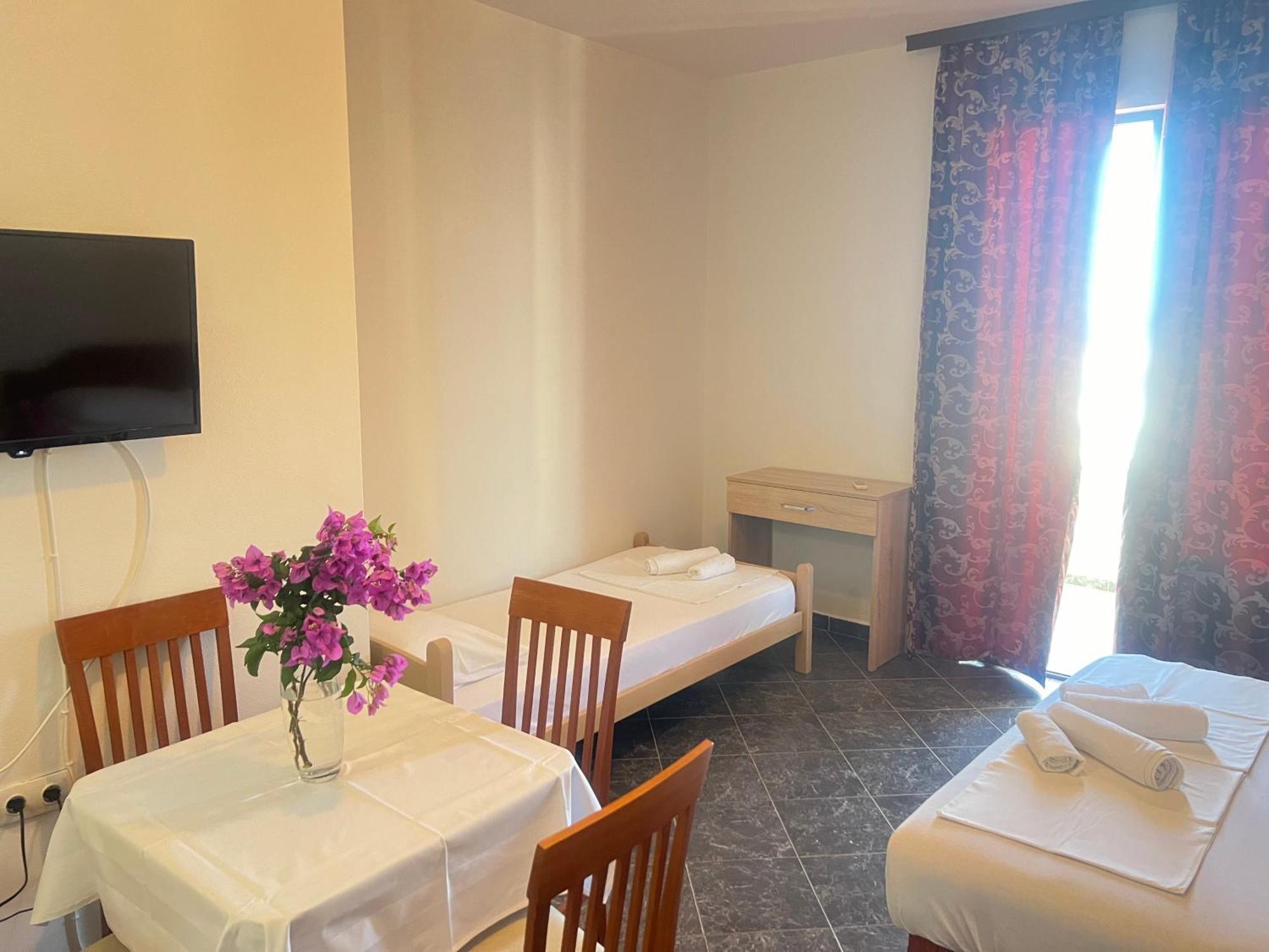 Apartments Radosevic ウルツィニ エクステリア 写真