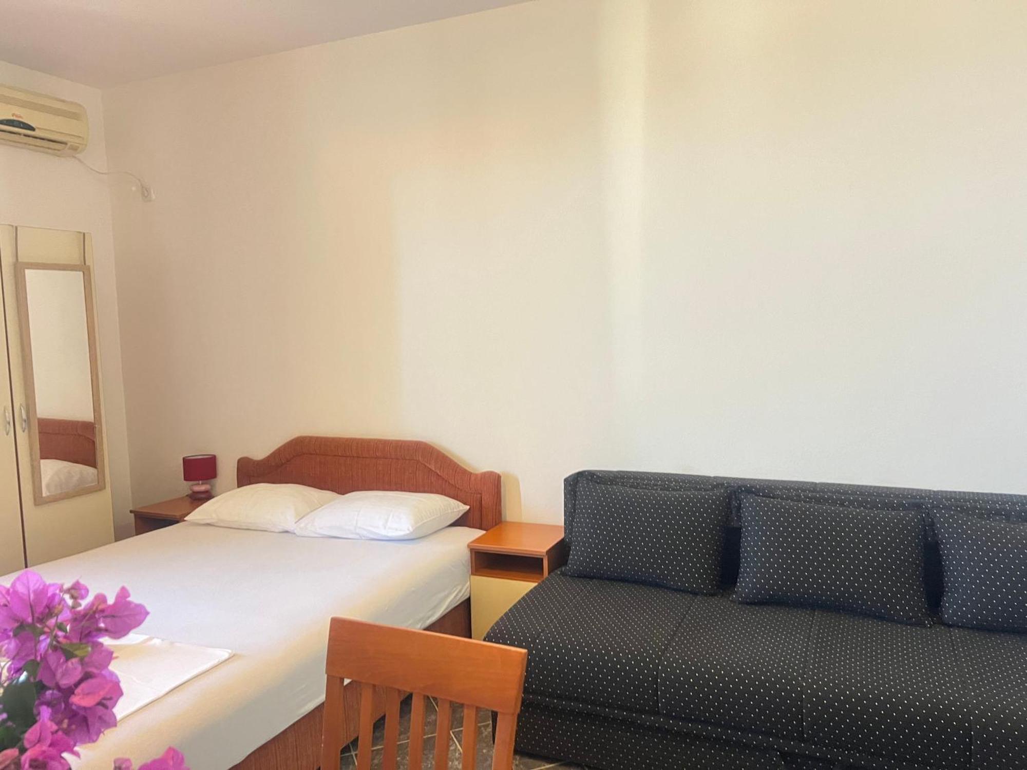 Apartments Radosevic ウルツィニ エクステリア 写真