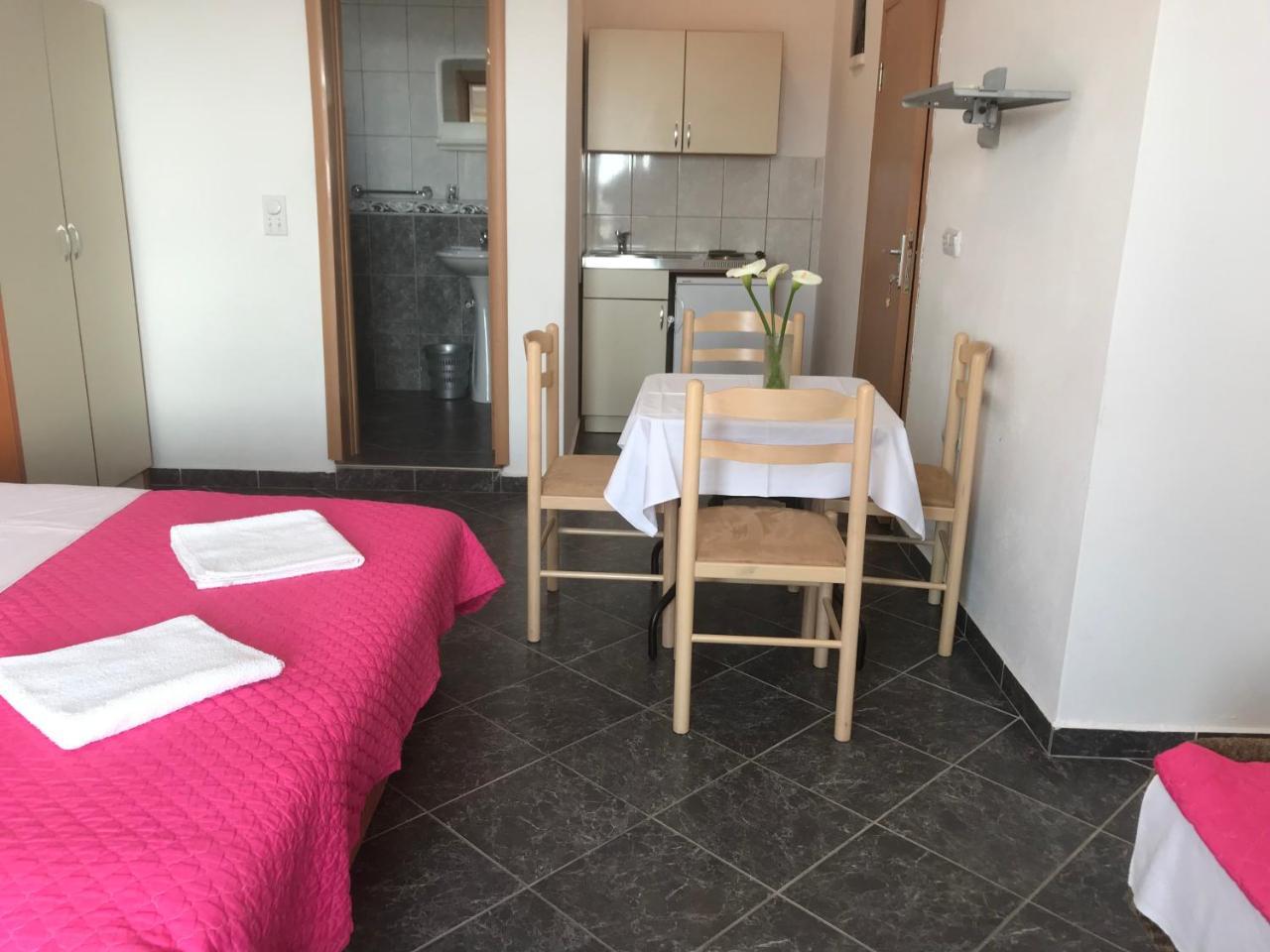 Apartments Radosevic ウルツィニ エクステリア 写真